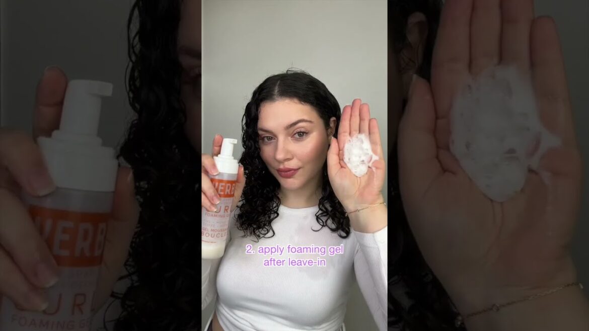 HOW TO USE A MOUSSE GEL VS A FOAMING GEL ON CURLY HAIR