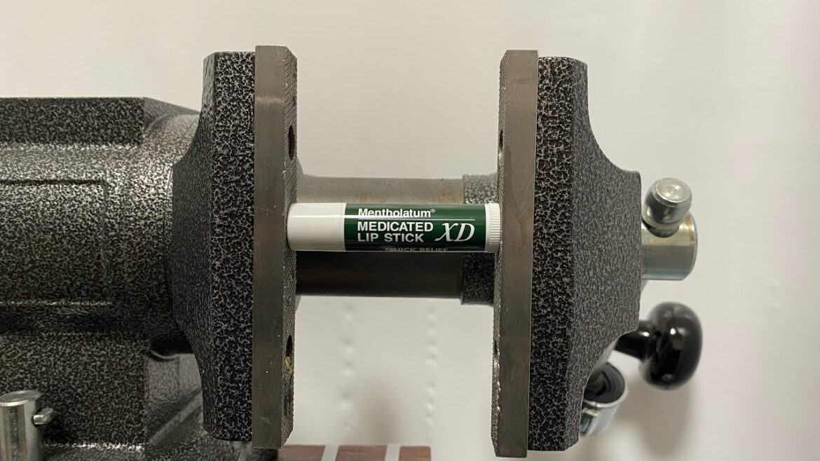 メンソレータムを万力(バイス)で潰してみた　Mentholatum Compression&Destruction