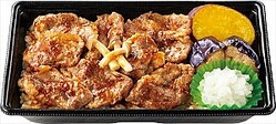 「牛カルビ重(きのこ香る ニンニク醤油)」(税込 790円)