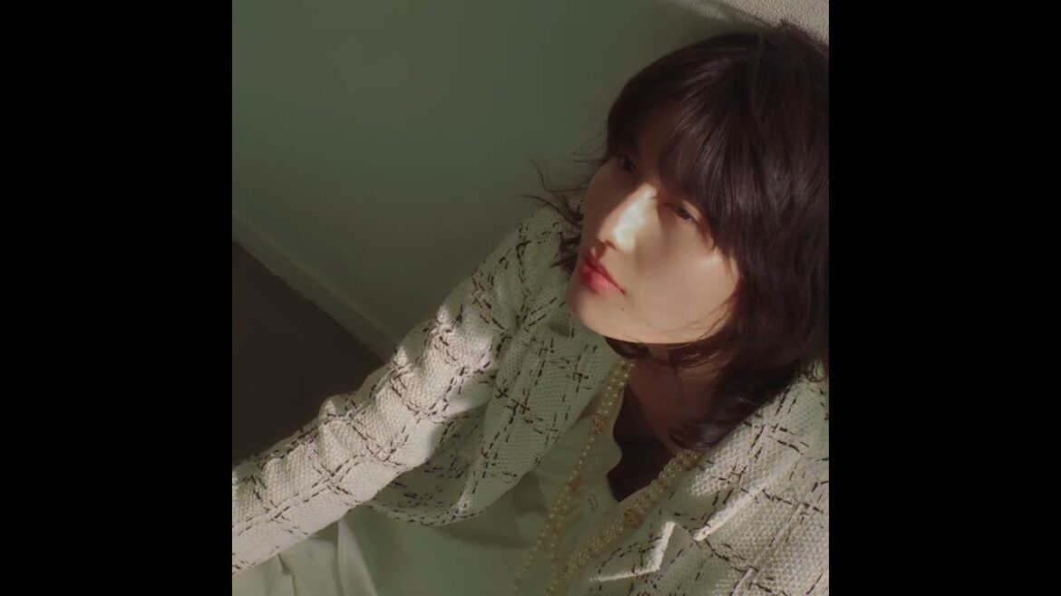 【橋本 愛】“シャネル ココ マドモアゼル”meets 橋本 愛――「私らしさ」を創る香り｜ ELLE Japan