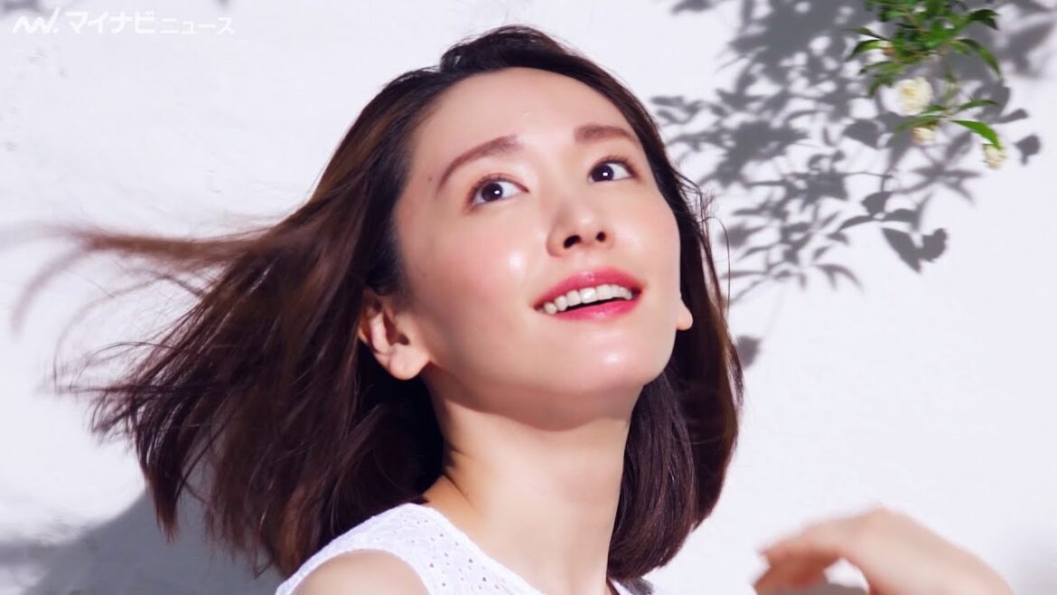 新垣結衣、輝く美肌と艶髪が美しすぎる！恥ずかしがる姿が可愛いメイキング映像も　コーセーコスメポート 新TVCM『ビオリス　BIG SCALE』編＆メイキング・インタビュー映像公開