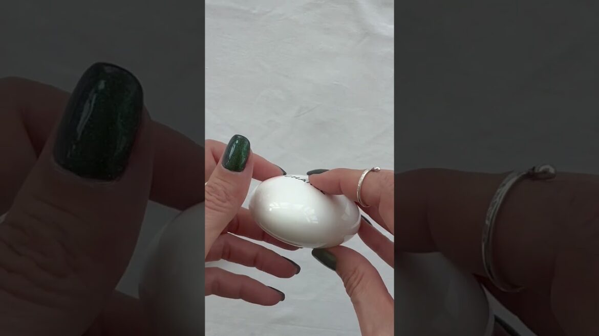 La Créme Main de #Chanel ✨ Nutre, suaviza e ilumina la piel de tus manos #CremaDeManos #LaCremeMain