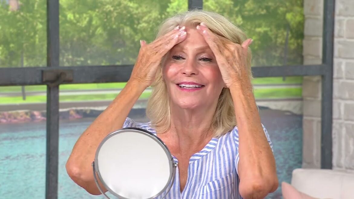 First Aid Beauty 4pc All Day Hydration Discovery Set on QVC
