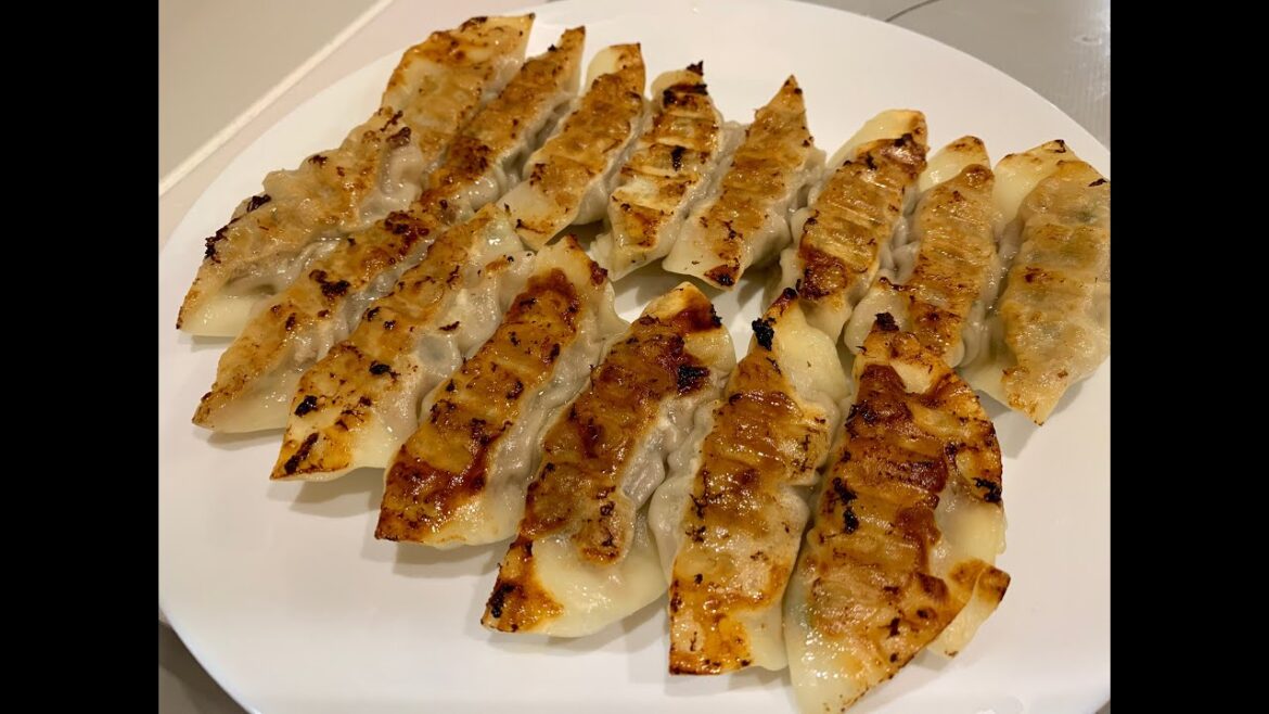 金曜日は餃子とビール🍺  preparing cuisine "Gyoza" for beer tonight.