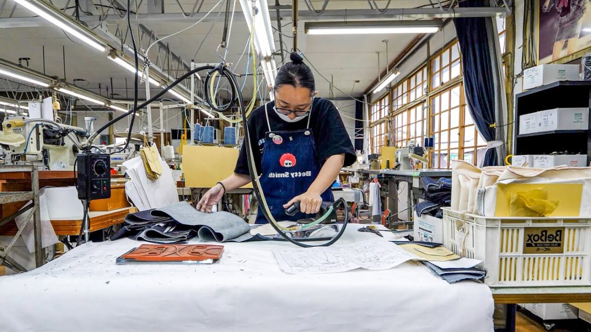日本が誇る手作り職人技。日本人女性のオーダーメイドジーンズの製造プロセス。