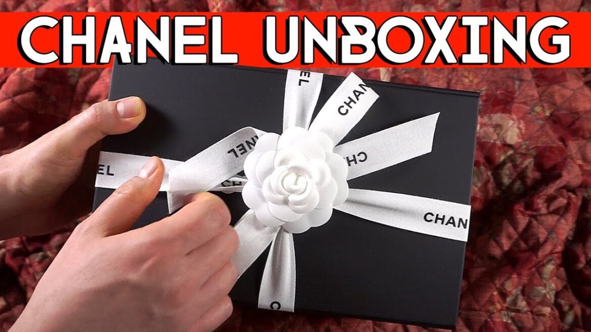 CHANEL 2.55 MINI BLUE VELVET BAG UNBOXING CHANEL 2.55 MINI BLUE VELVET BAG UNBOXING