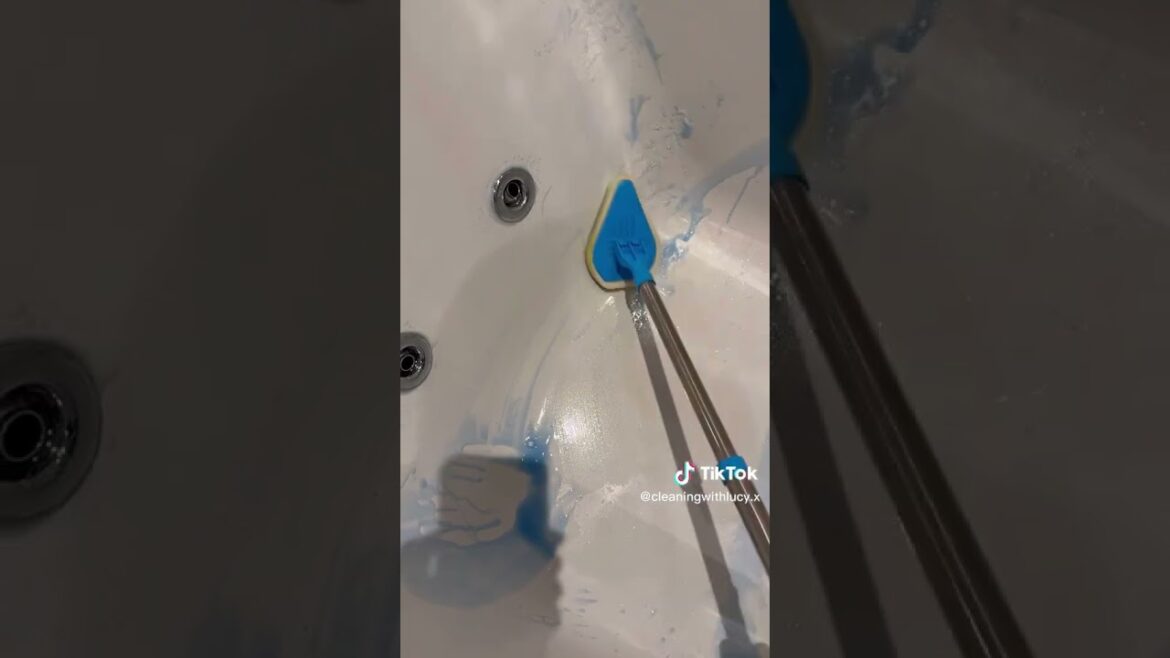 🛁 NOW THIS IS HOW YOU CLEAN YOUR BATH! 🛁