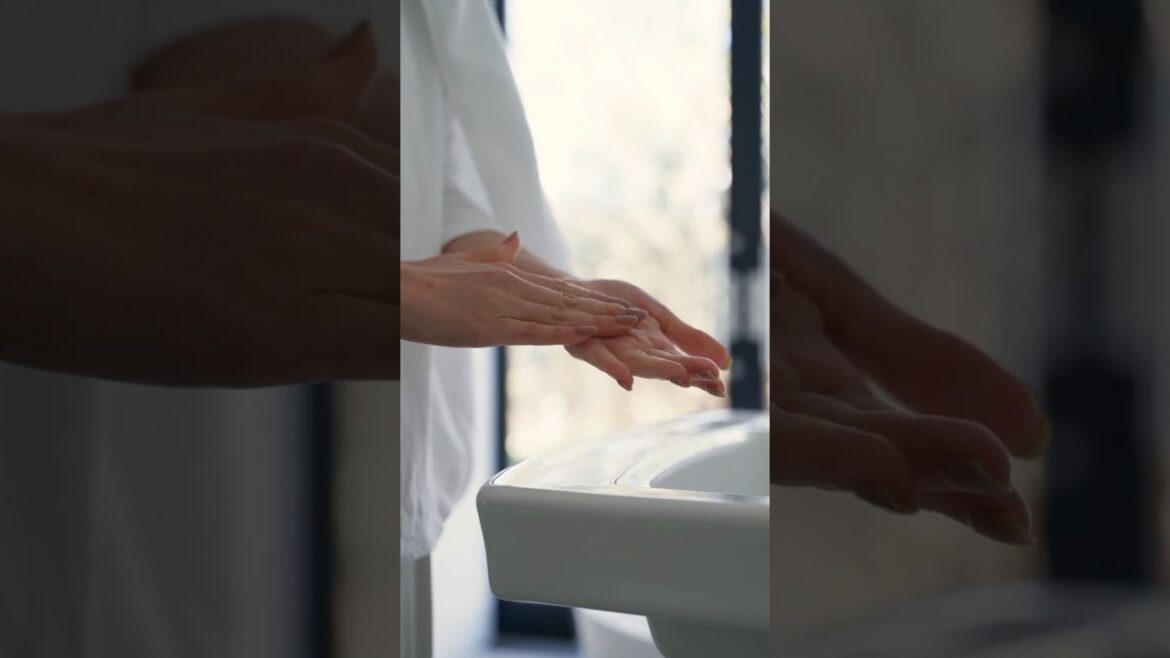 髪を内部まで補修して、理想の仕上がりへ【BOTANIST ボタニカルヘアミルク】#shorts