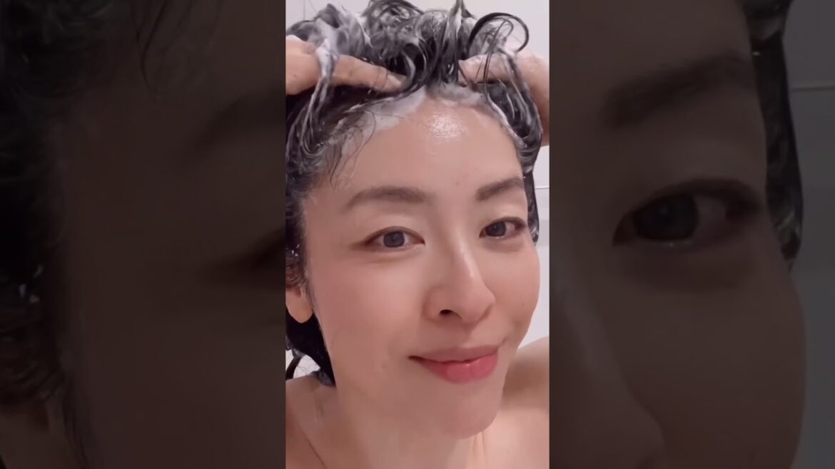 エステシモから新発売のプニアシャンプーを使ってみました！ #艶髪 #hair #美髪 #ヘアパーツモデル#ヘアパーツモデルmana#ヘアパーツモデル鈴木真奈#ミセスモデル#黒髪 #ヘアケア