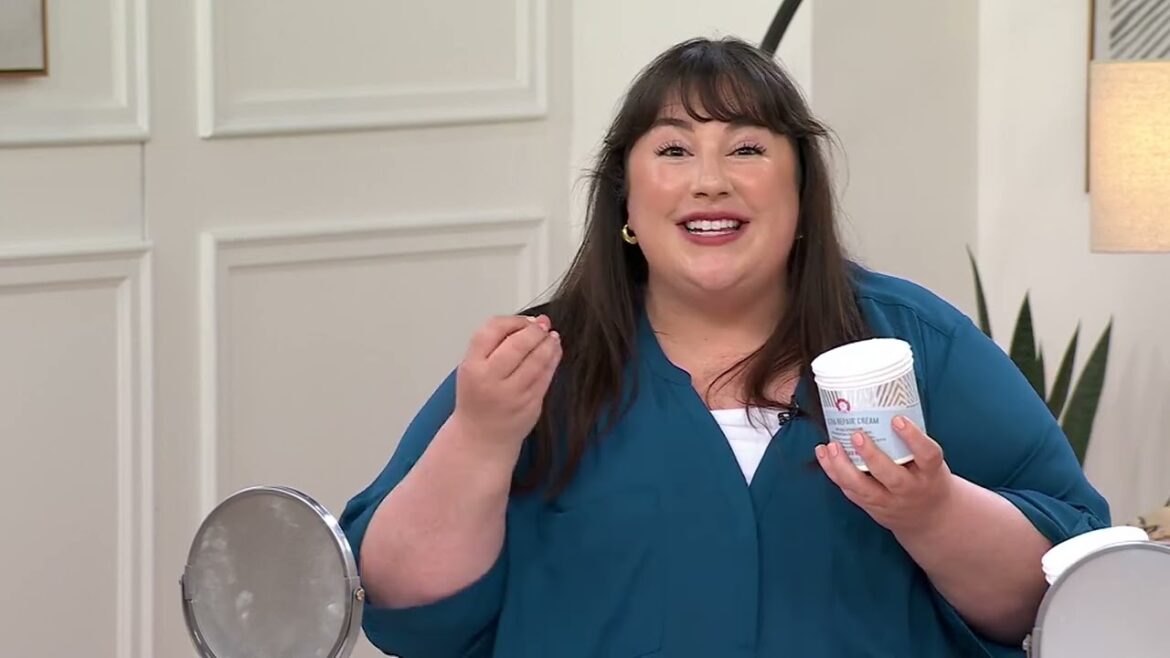 First Aid Beauty 14oz Ultra Repair Cream w/ Travel Size on QVC First Aid Beauty 14oz Ultra Repair Cream w/ Travel Size on QVC