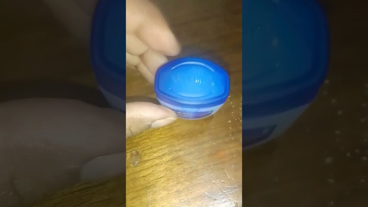 vaseline skin protecting jelly original....