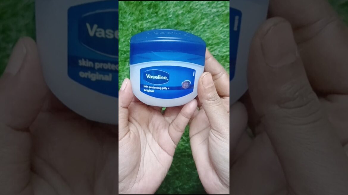 Vaseline skin protecting jelly#youtubeshorts #skincare #moisturizer #beauty #shortvideo #whitening
