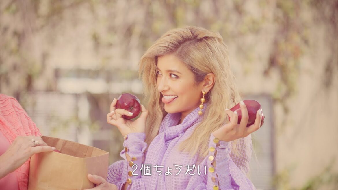 ローラ、すらりと伸びる美脚でおねだり　「モイストダイアン」新CM
