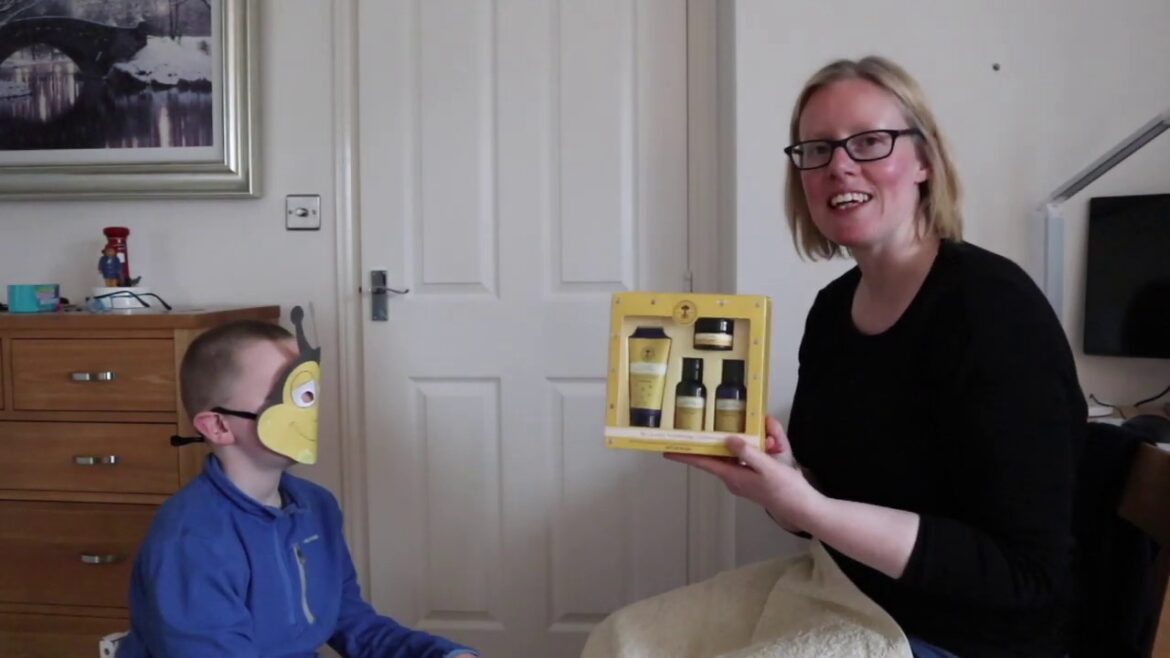 Bee Foot massage