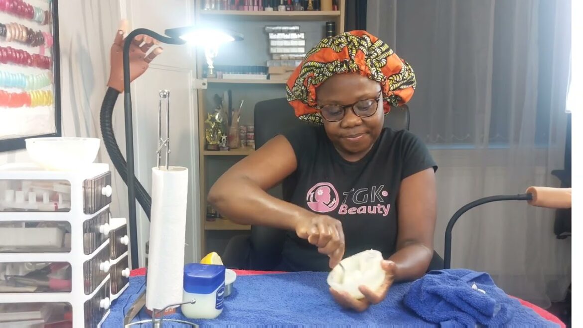 How to make face cream with vaseline, lemon, and batana oil. It makes your skin shine and glow.