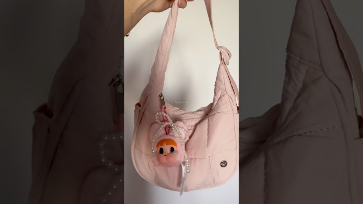 What’s inside my bag ✨👜 #viralvideo #fypage #whatsinsidemybag #chanelmakeup #dior #crybaby