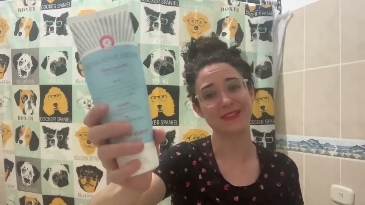 Review First Aid Beauty Ultra Repair Cream