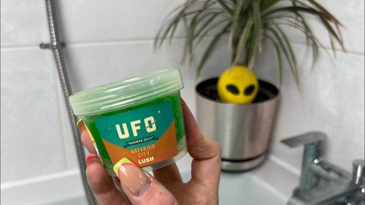UFO shower jelly from the #Lushuk x Asteroid city collab 🛸