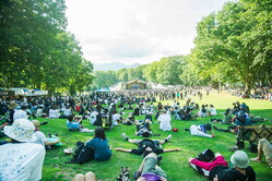 音楽フェス「ニュー・アコースティック・キャンプ 2025」水上高原リゾートで、出演者&チケット情報