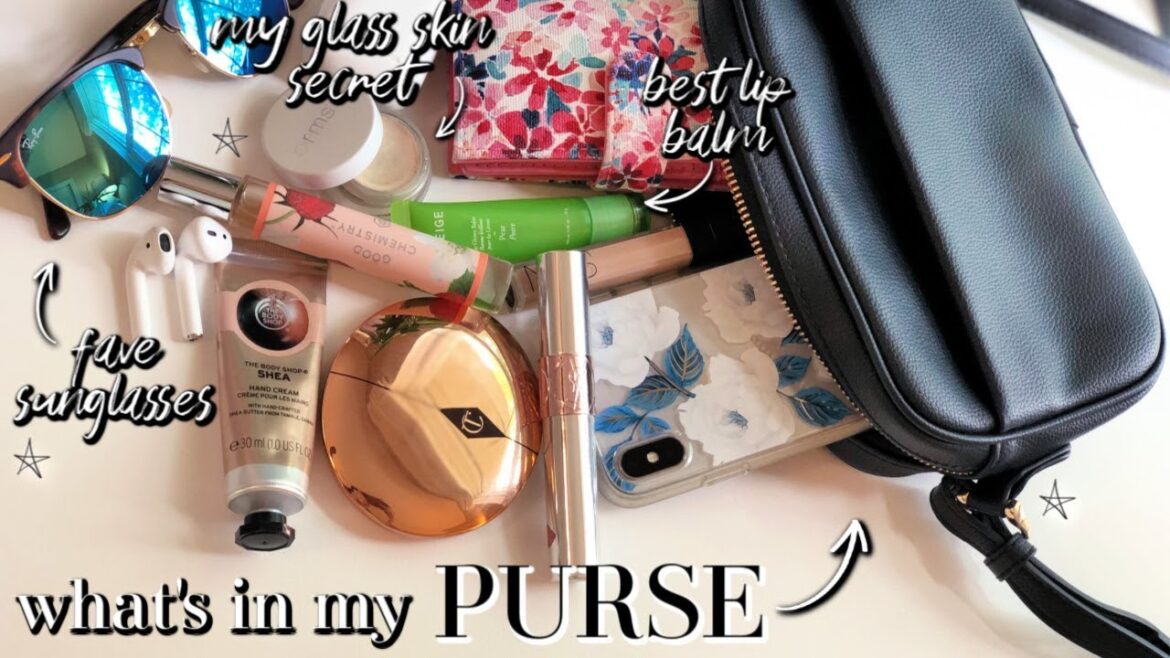 WHAT I KEEP IN MY HANDBAG  //  Secret Weapon Beauty Items WHAT I KEEP IN MY HANDBAG  //  Secret Weapon Beauty Items