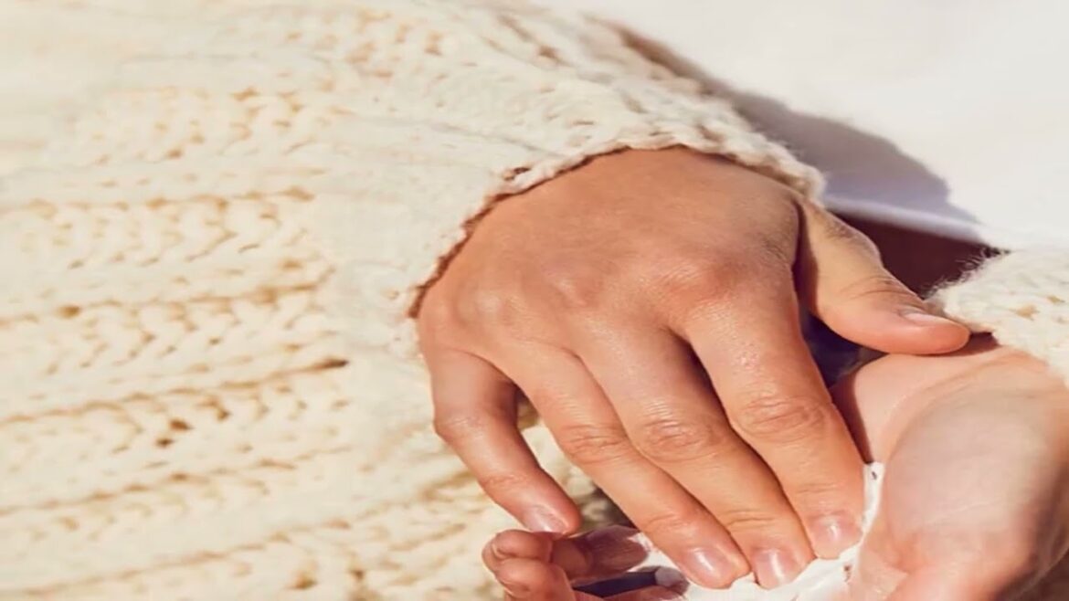 Great product -  Lanolips Hand Cream Intense Rose - Hydrating Hand Lotion with Lanolin, Vitamin E +