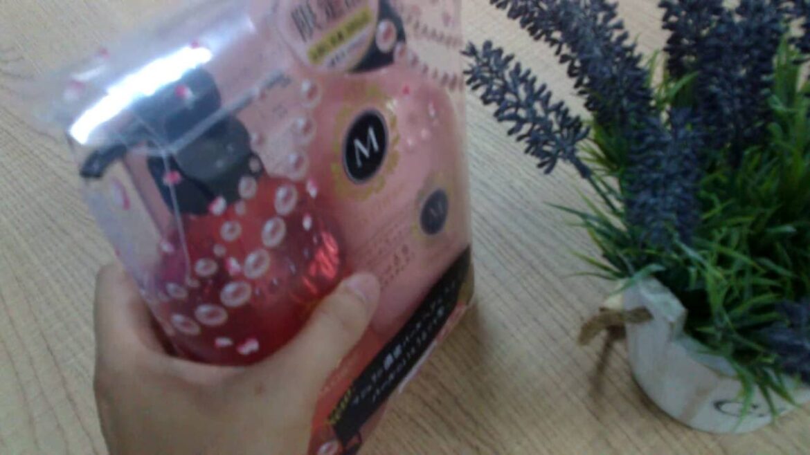 Bộ dầu gội & dầu xả Essential Airy Moist Nhật Bản Bộ dầu gội & dầu xả Essential Airy Moist Nhật Bản