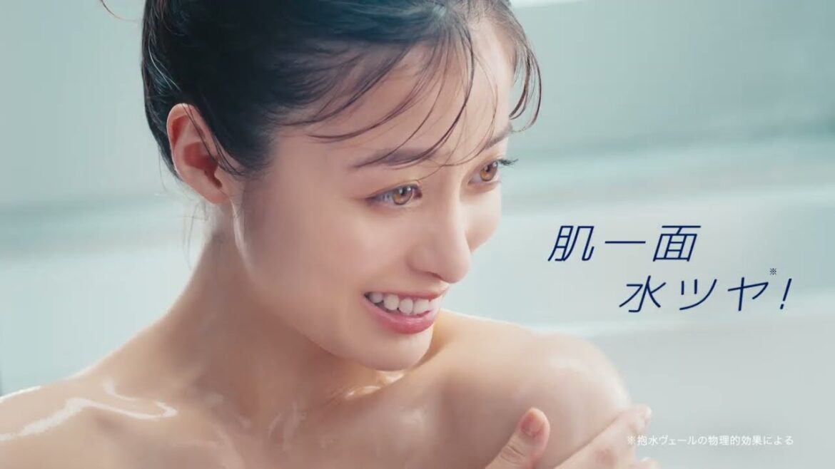 篠原涼子、田中圭、橋本環奈出演／花王「ビオレ ザ ボディ ととのい肌」新CM「ととのい肌登場」篇