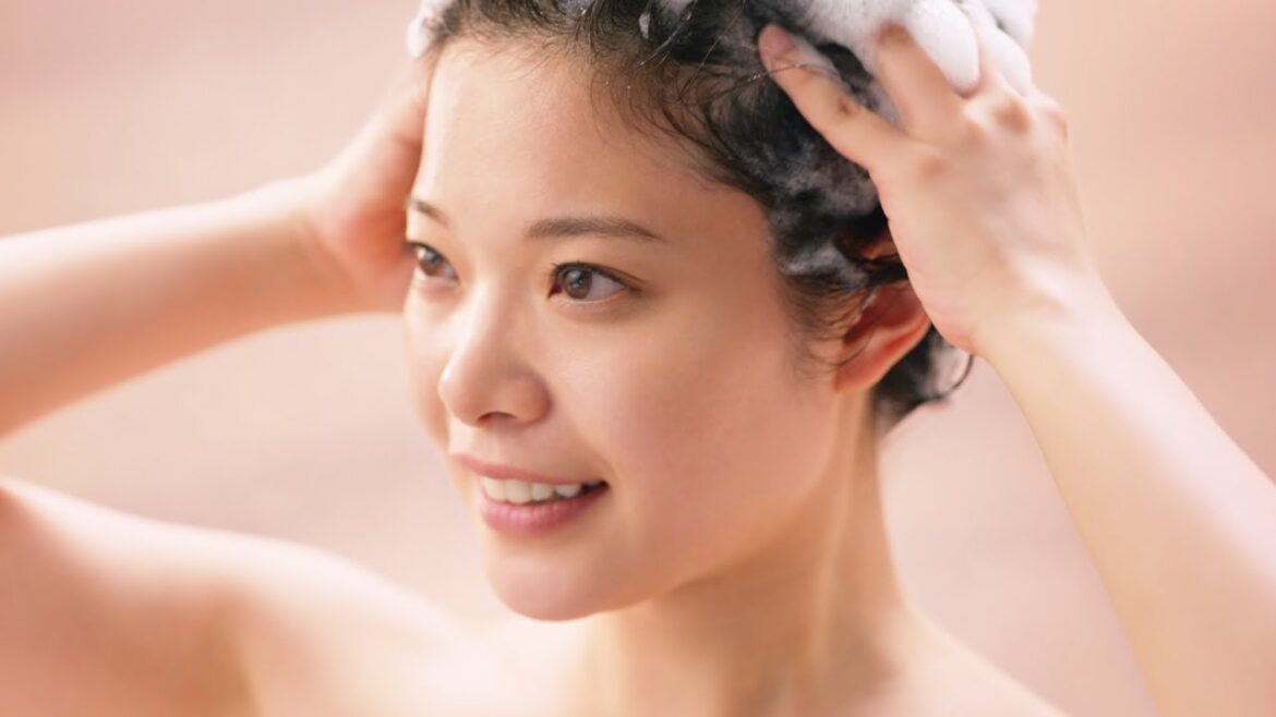 岸井ゆきの、シャンプーのきめ細やかさと気持ちよさを伝える動きにこだわり！　「ミノンヘアケア」TV-CM
