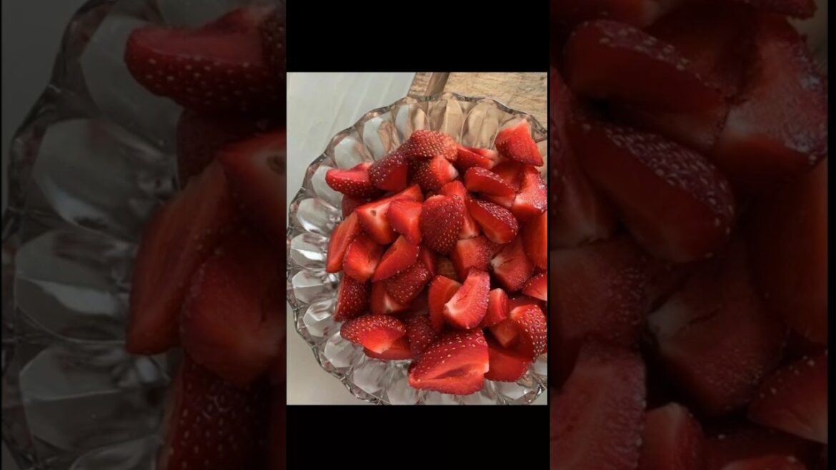 Strawberries 🍓❤️ sub4more#bodymist #fypシ#smellgood#showergel#wanderlust#thebodyshop#bodylotion#nykaa