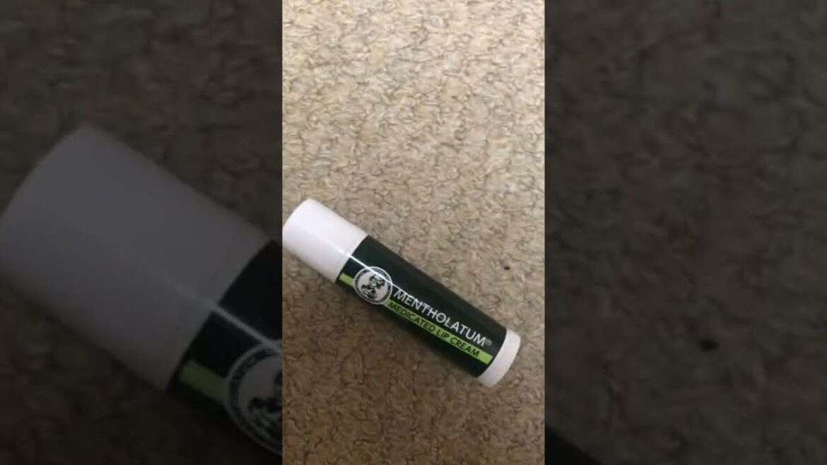 リップクリームが動いてた