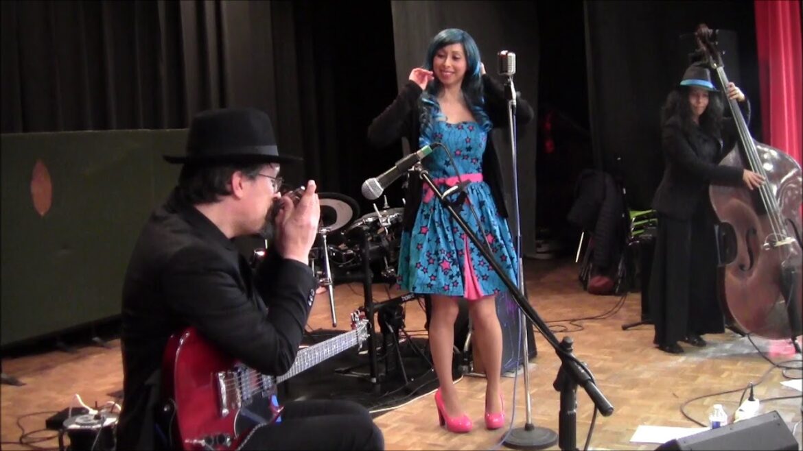 "Fly me to the Moon" (Feel the Mood)