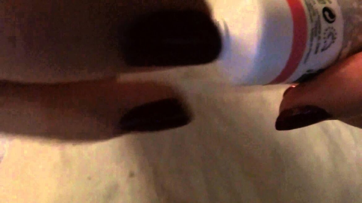 ASMR no talking - Putting handcream.