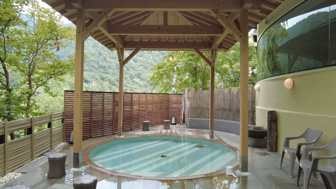 福島の名湯で1泊!丸峰観光ホテルの本館和室と温泉・豪華ビュッフェが最高すぎた【芦ノ牧温泉】 福島の名湯で1泊!丸峰観光ホテルの本館和室と温泉・豪華ビュッフェが最高すぎた【芦ノ牧温泉】