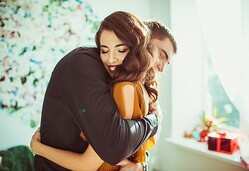 惚れてまうやろ。男性が「本能的に惹かれてしまう女性」の特徴