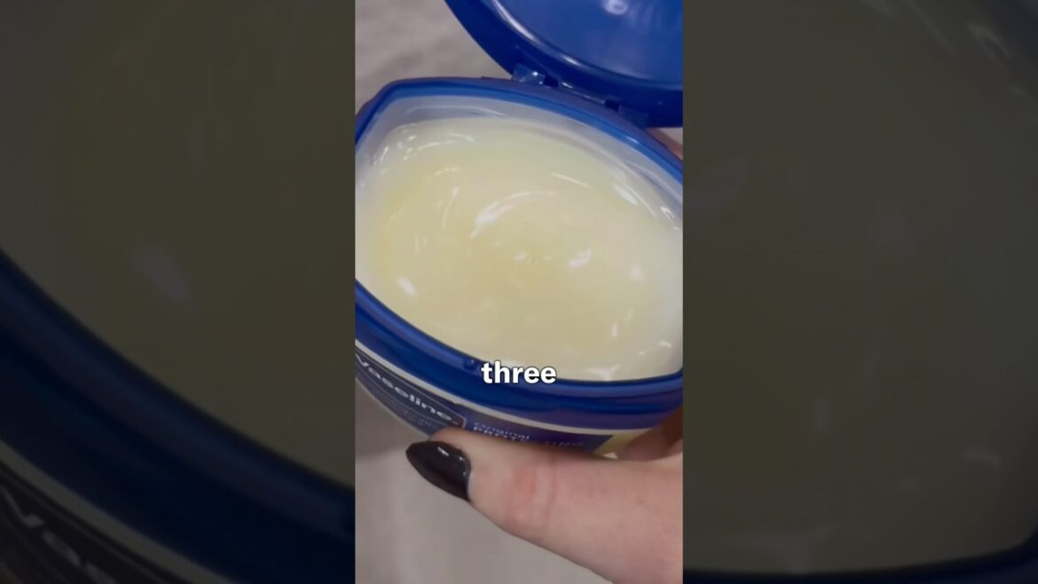 3 Vaseline Hacks You Probably Didn’t Know #vaseline #makeup #skincare #makeuphacks