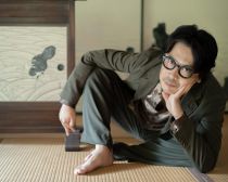 岸田繁さん
画像：株式会社大村屋 プレスリリースより