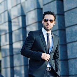 第三者がいると急に冷たい態度を取る男性の本音9パターン