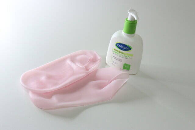 ダイソー　しっとりフットケアソックス　ボディークリーム