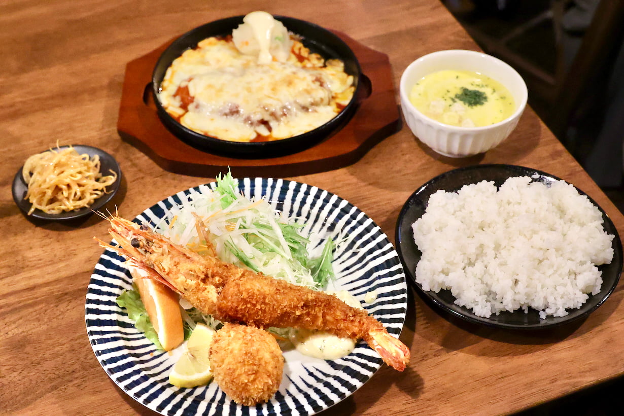 府中駅直結「民芸レストラン盛よし」海老フライとカニコロッケとチーズハンバーグセット