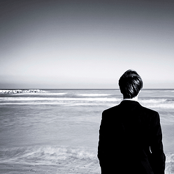 「俺ってそんなにイケメンじゃないし…」と思い込んでいる男友達への無難な褒め言葉9パターン