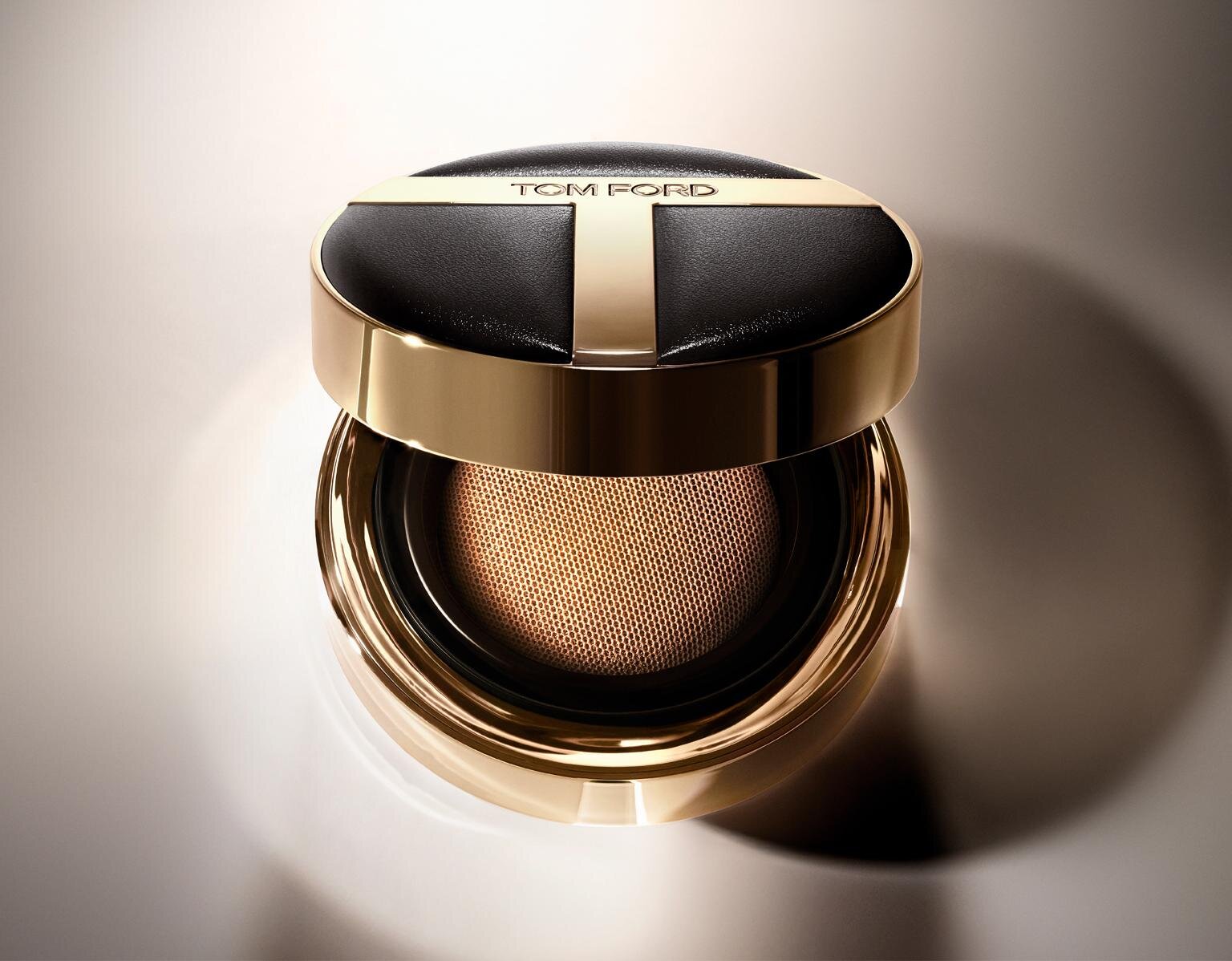 アーキテクチャー ラディアンス ハイドレーティング クッション ファンデーション SPF 50/PA+++ 全8色 各10,670円