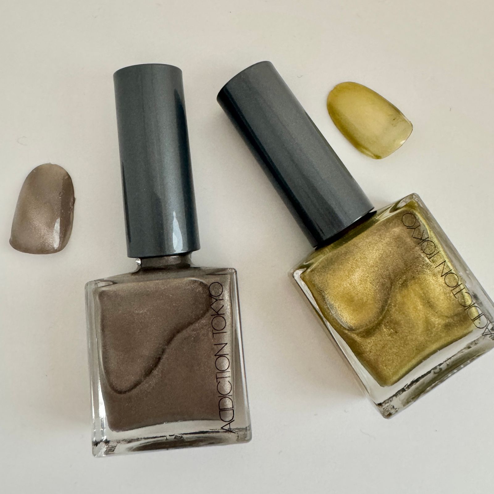 アディクション ザ マグネット ネイルポリッシュ 限定7色 左から003、004 各¥3300