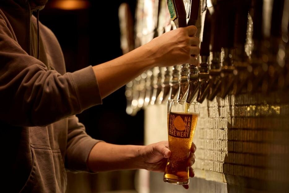 品川駅直結ブルワリーレストラン「よなよな東京ブルワリー」併設醸造所の“できたて”ビール提供｜写真1