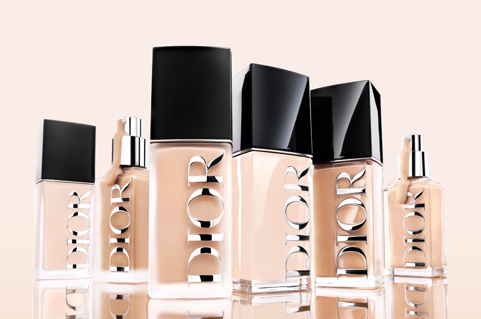 ディオール フォーエヴァー フルイド スキン グロウ SPF50 PA+++ 全11色 各8,030円 ディオール フォーエヴァー フルイド スキン ウェア SPF25 PA+++ 全11色 各8,030円