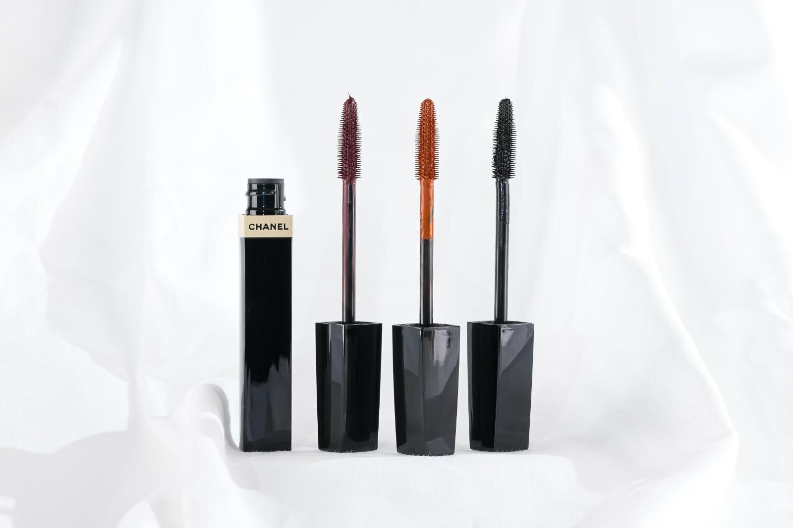 左から)「レ ベージュ マスカラ」ディープ ブラウン,ゴールデン ブラウン,ブラック 各7,480円＜新製品＞ ※ゴールデン ブラウンは数量限定色