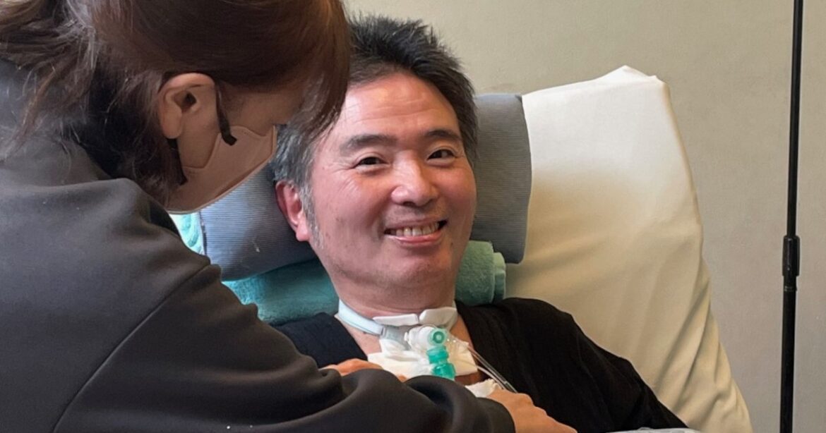 ALS告知から3年、呼吸困難になり気管切開した津久井教生が感じた「もうひとつの違和感」（津久井 教生） | FRaU