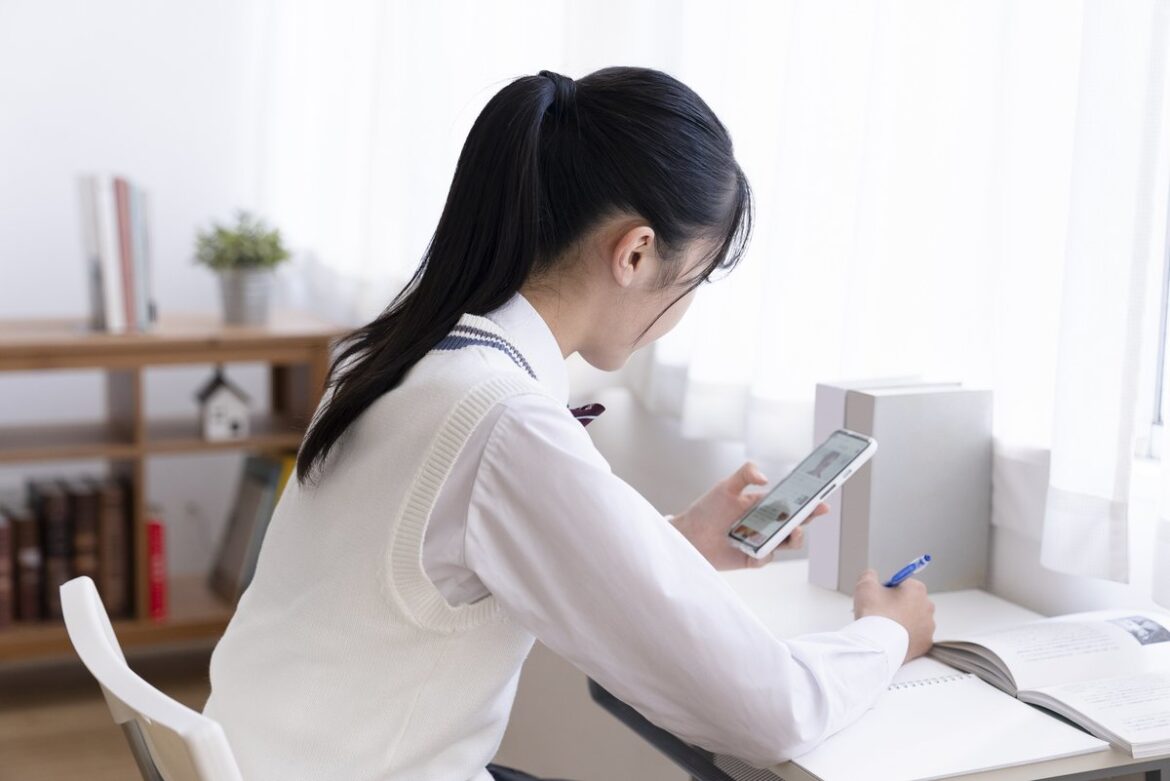 【関連記事】「高校の入学祝いは全部で…」その総額に感じる生々しすぎる「格差」。結局、娘は最新スマホを手にできたのか。 | FORZA STYLE｜ファッション＆ライフスタイル[フォルツァスタイル]