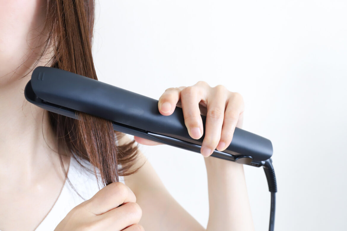 人気女性YouTuber、ヘアアイロンで顔面やけど　「2年か一生か」と言われるも5日で回復: J-CAST ニュース