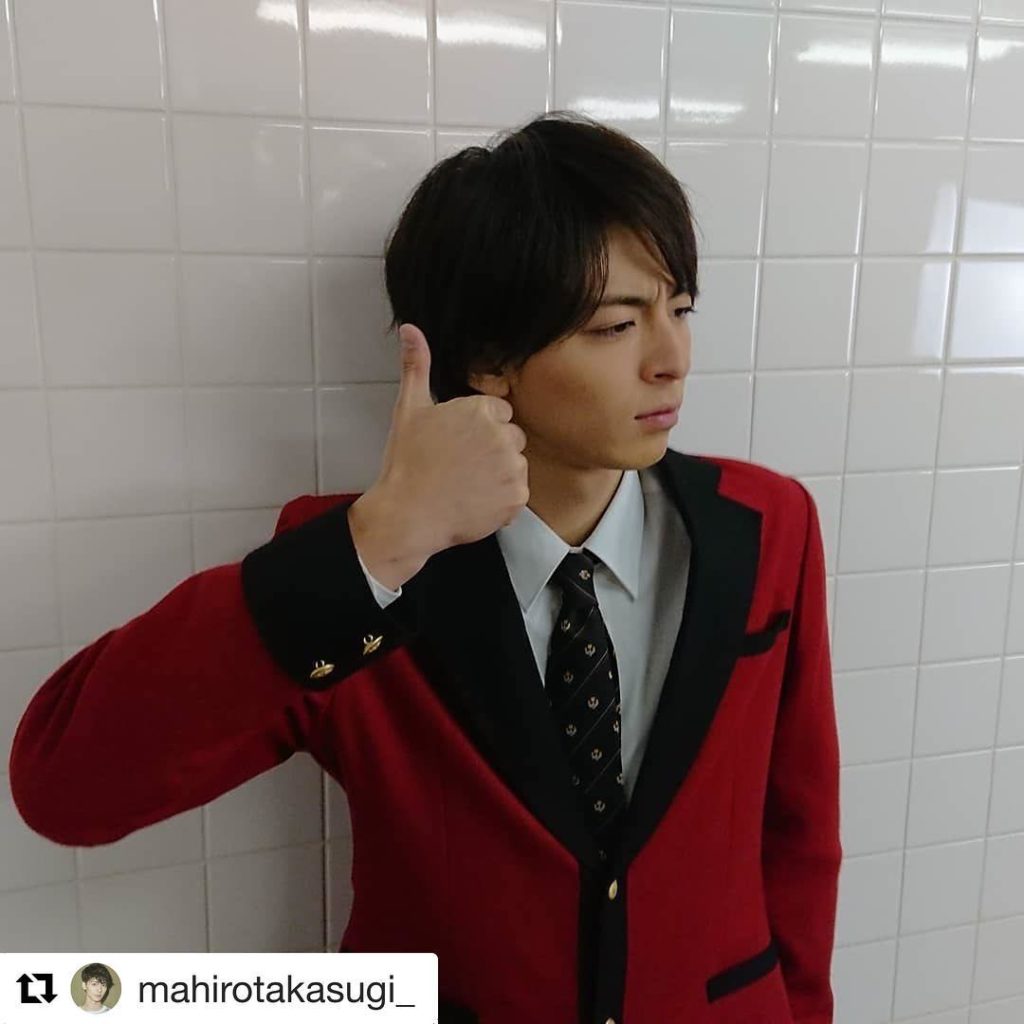 #Repost @mahirotakasugi_ (@get_repost)
・・・
明日1/8(月)18:30から「賭ケグルイ」LINE LIVEです。浜辺美...