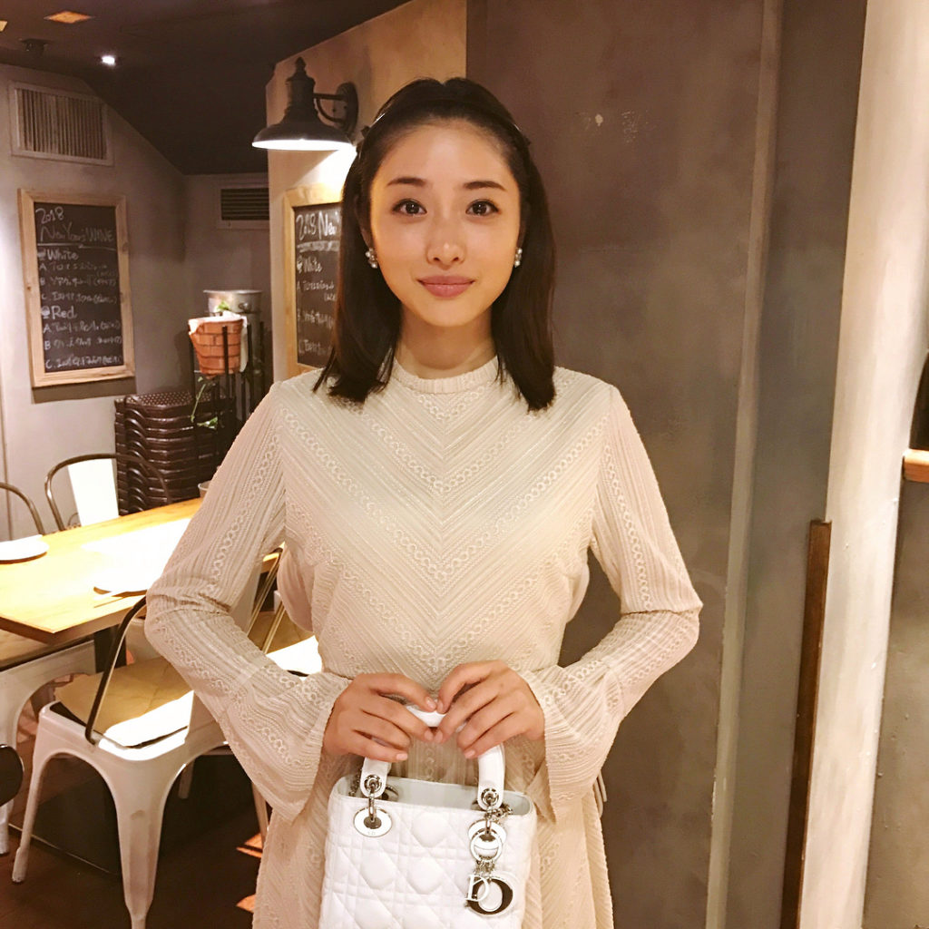 ‪ひょっこりはん！‬ ‪大事な話をするシーンで真剣モードの合間、かわいくて癒されます♪‬ ‪#高嶺の花‬
‪#石原さとみ‬
‪#芳根京子‬
‪#月島ももコーデ‬...